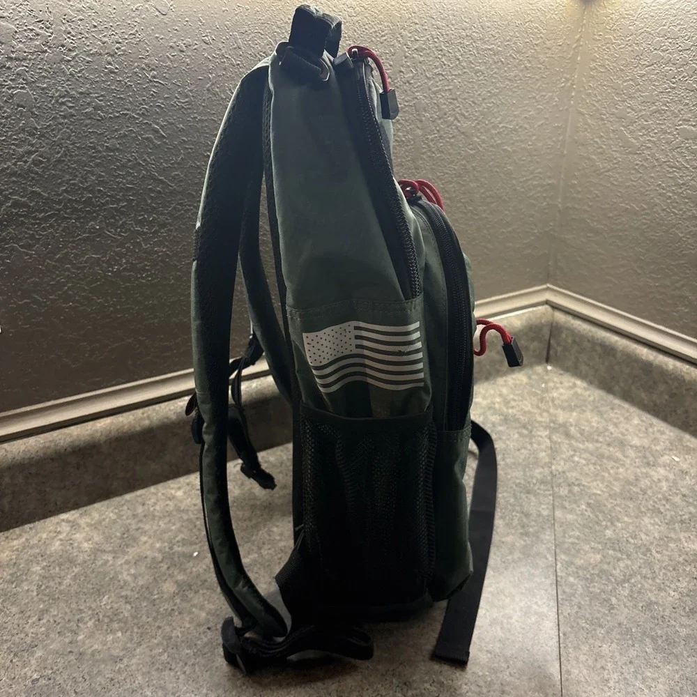 Lew's 3700 Sling Tackle Bag Fishing Tactical Green American Hero Very Good Cond.